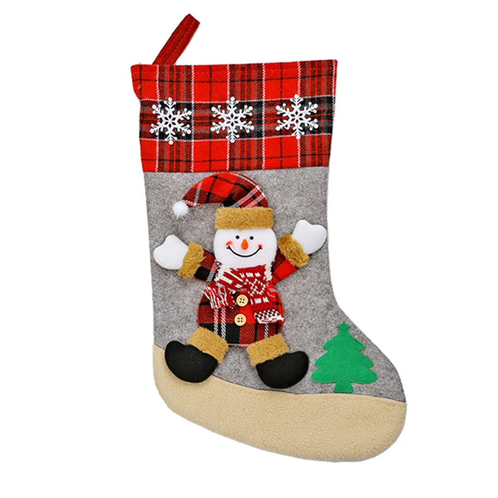 Christmas Stocking Hanging - ถุงเท้าคริสต์มาสขนาดใหญ่สำหรับแขวนตกแต่งข้างเตาผิง ของตกแต่งเทศกาลที่สวยงาม ขนาด 40*24*1 ซม. ผลิตจากผ้าที่แข็งแรง